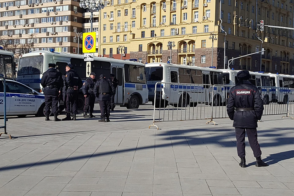Столичная полиция просит москвичей воздержаться от участия в несогласованном мероприятии на Тверской улице