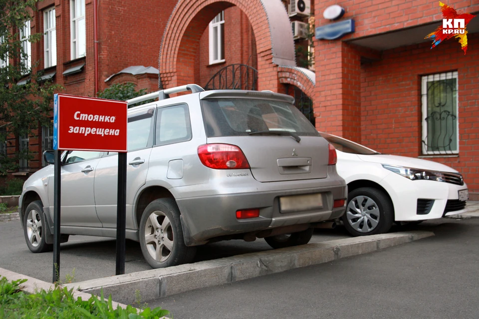 Проблемы с парковочными местами центр Барнаула испытывает давно