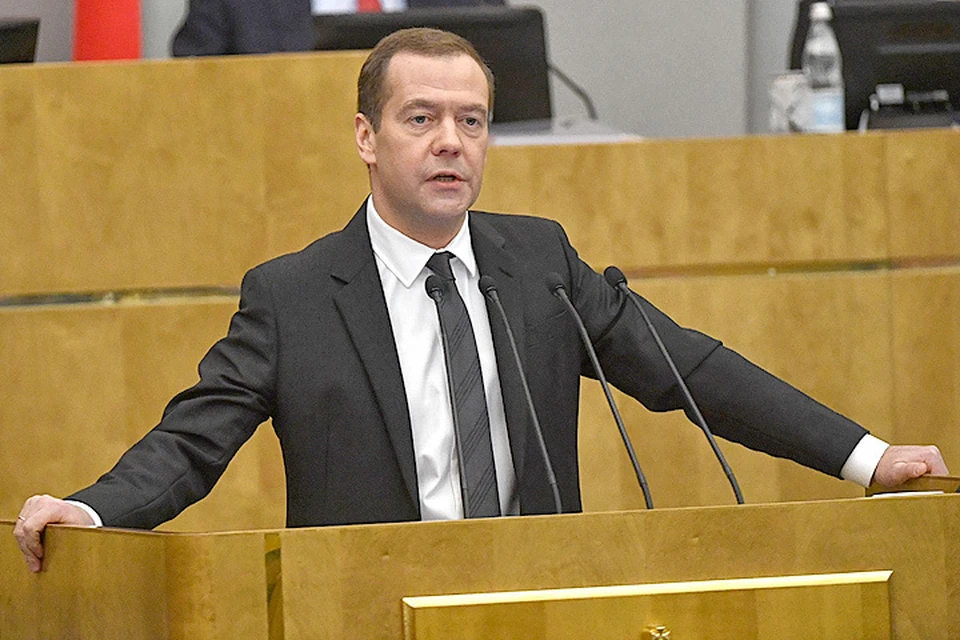 Медведев выступает с отчетом правительства в Госдуме