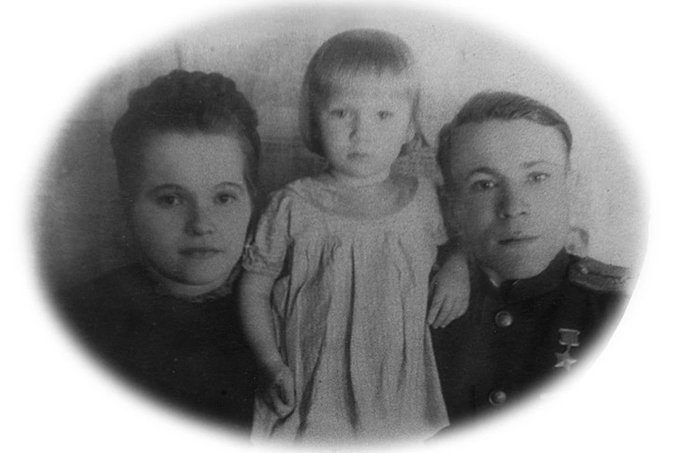 Иван Белов с женой Серафимой Алексеевной и дочерью Тамарой. Фото: из архива Лины Губриевой