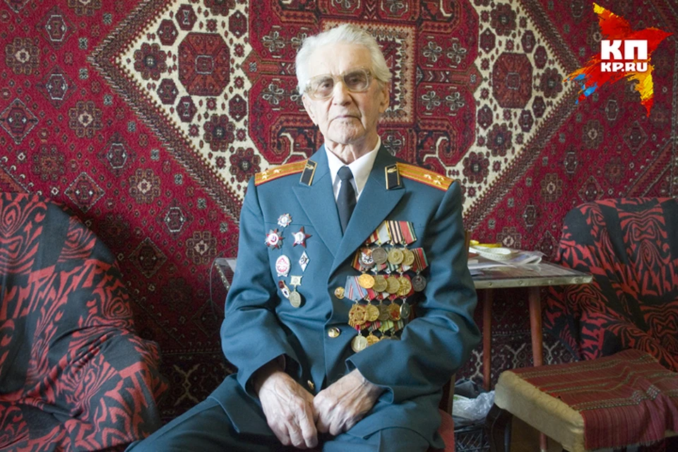 Борис Шапошников участвовал в Сталинградской битве, освобождал Украину и Прибалтику.