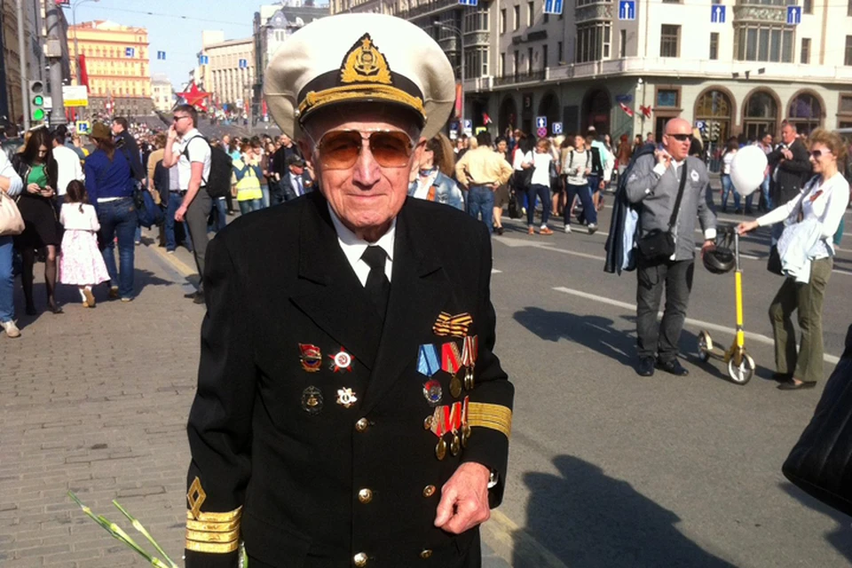 Александр Иванович Барабаш в 1944 году в 15 лет курсантом мореходки ушел юнгой на флот