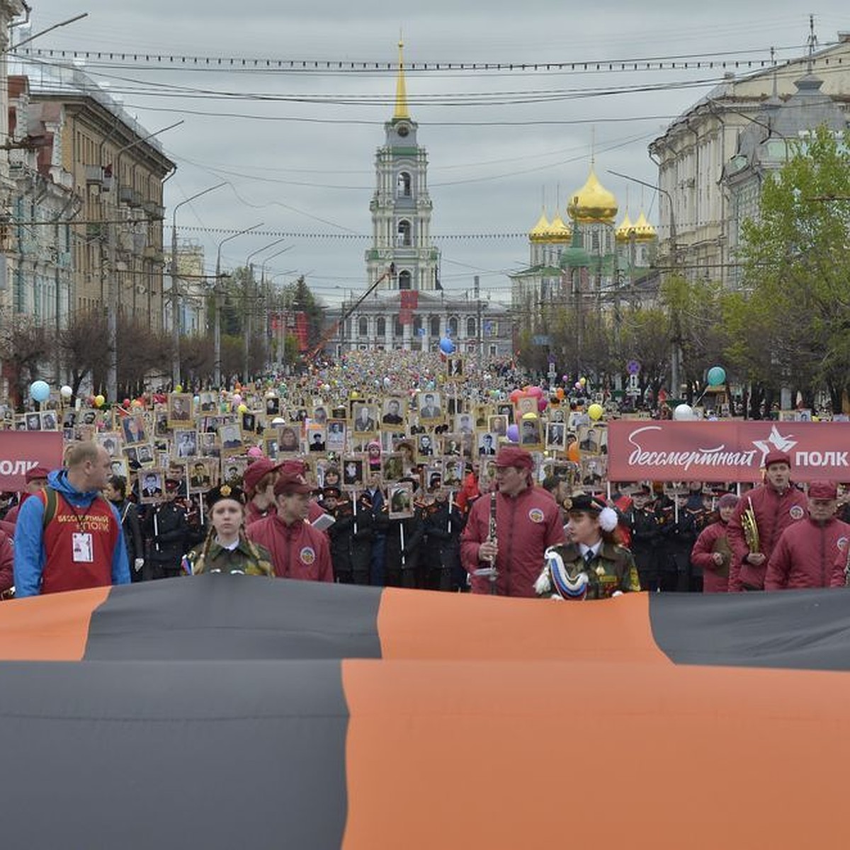 80 тысяч человек приняли участие в акции «Бессмертный полк» в Туле - KP.RU