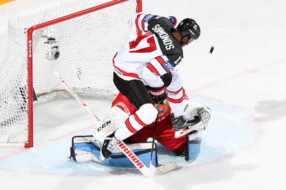 Белорусская команда уступила финнам (2:3), чехам (1:6) и канадцам (0:6). Фото: iihf.com