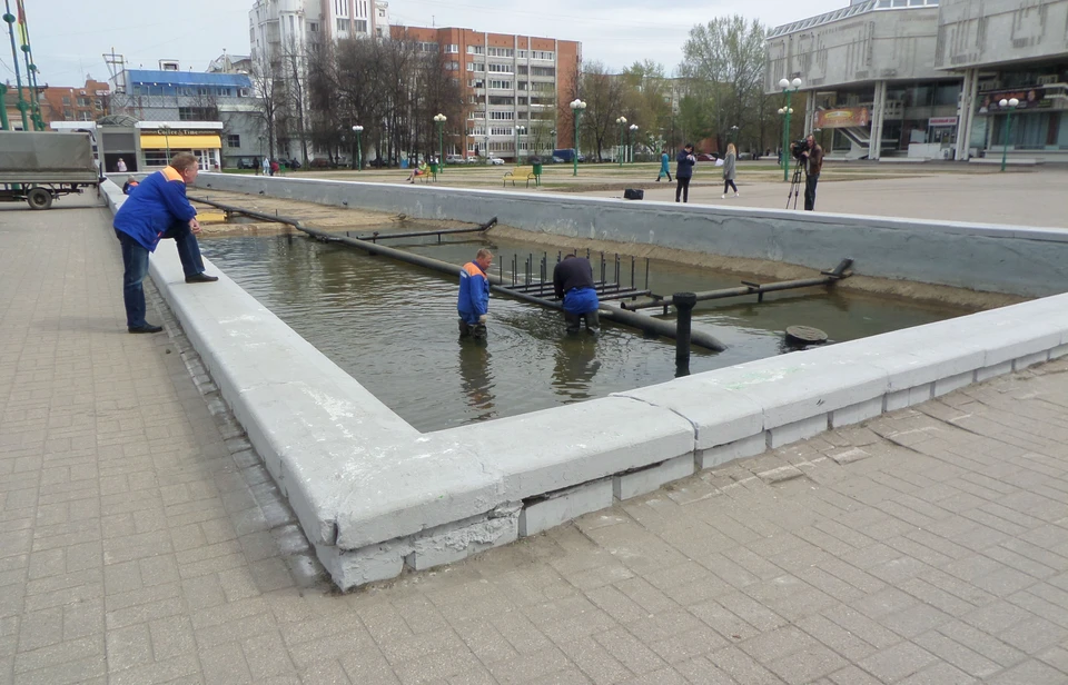 Рабочие уже приступили к демонтажу фонтана на площади Юности в Ярославле.