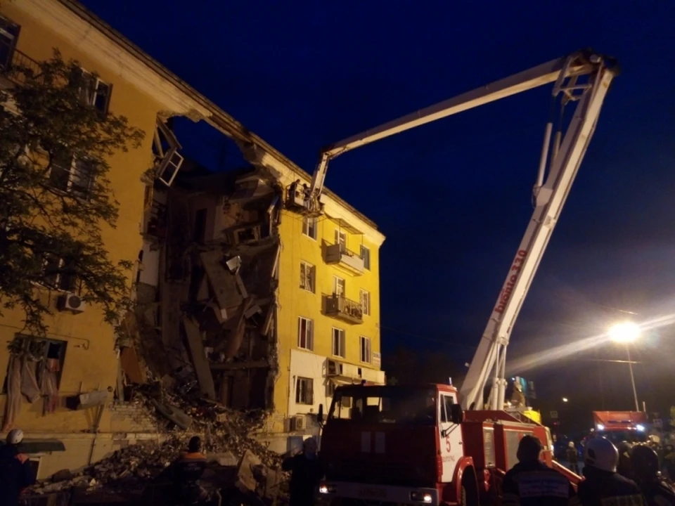 Дом жилой на разбор. Обрушение дома Волгоград. Взрыв в Волгоградской области сегодня. Взрыв дома на университетском проспекте Волгоград. Дом в Волгограде до взрыва газа фото.