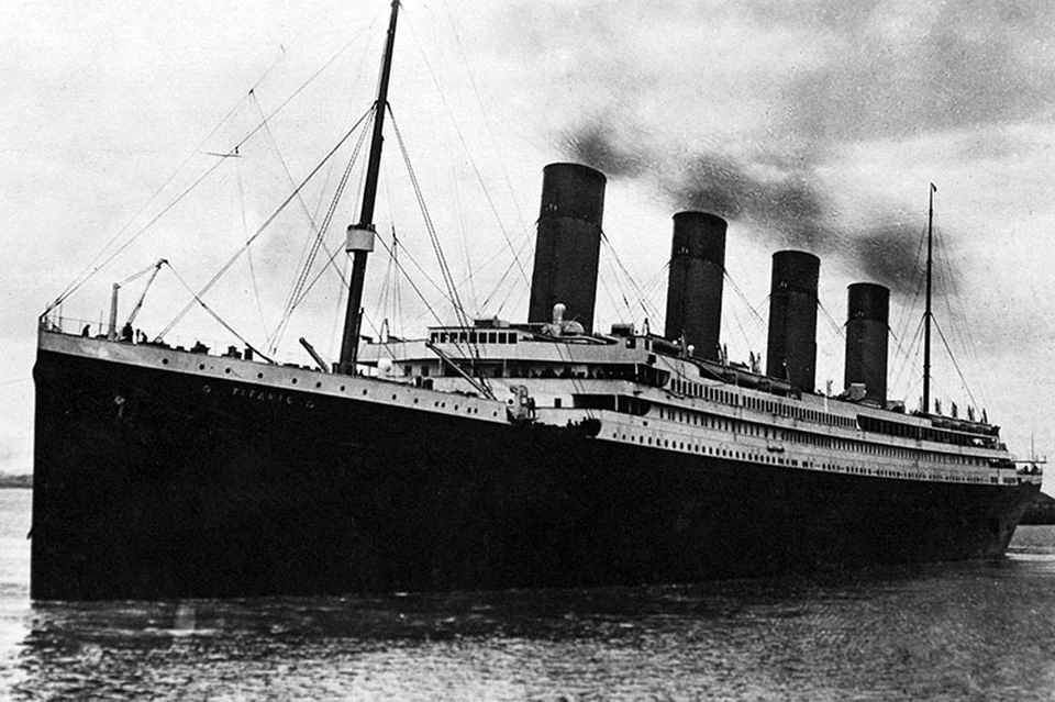 Титаник затонул в ночь на 15 апреля 1912 года после столкновения с айсбергом в водах Атлантического океана.