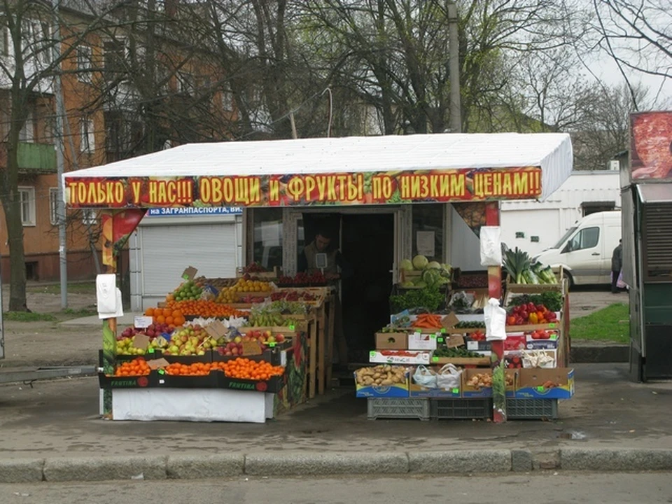 Овощной киоск с весами и кассой