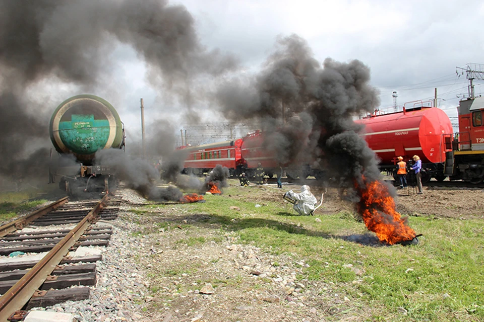 Спасатели Хабаровского края провели масштабные учения по ликвидации разлива нефтепродуктов на железной дороге