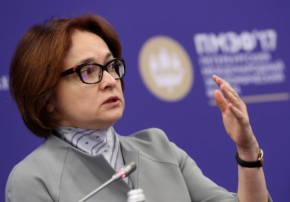 Председатель Центрального банка РФ Эльвира Набиуллина во время панельной сессии "Макроэкономическая политика - от стабилизации к росту" в рамках XXI Петербургского международного экономического форума. Валерий Шарифулин/фотохост-агентство ТАСС