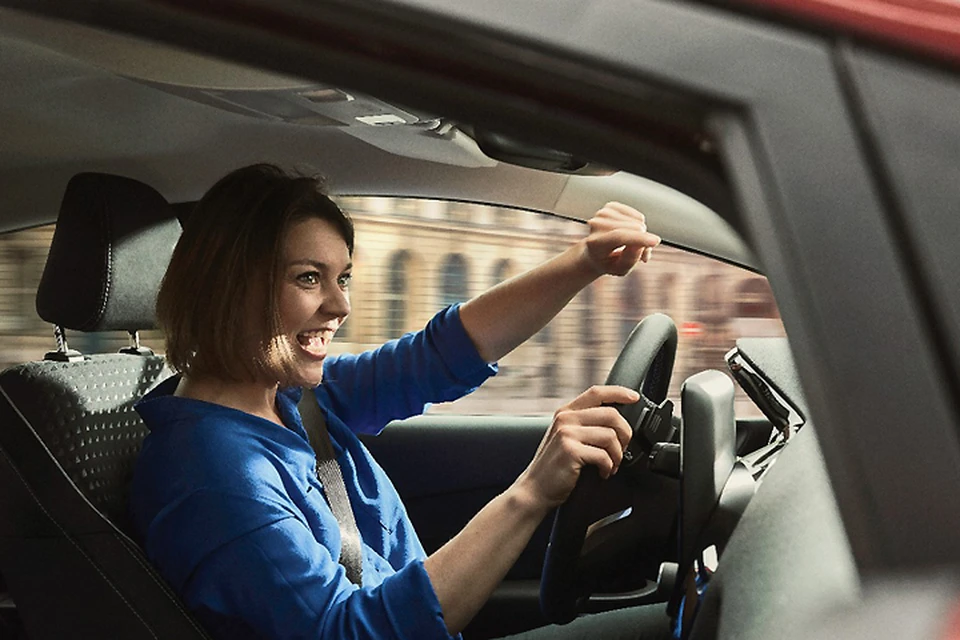 25% водителей согласились, что пение в автомобиле поднимает настроение.
