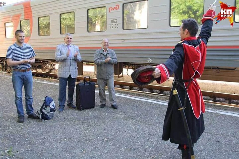 Евгения Мартенса (крайний слева) в Ставрополе ждала яркая встреча. Фото: Facebook Владимира Полубояренко