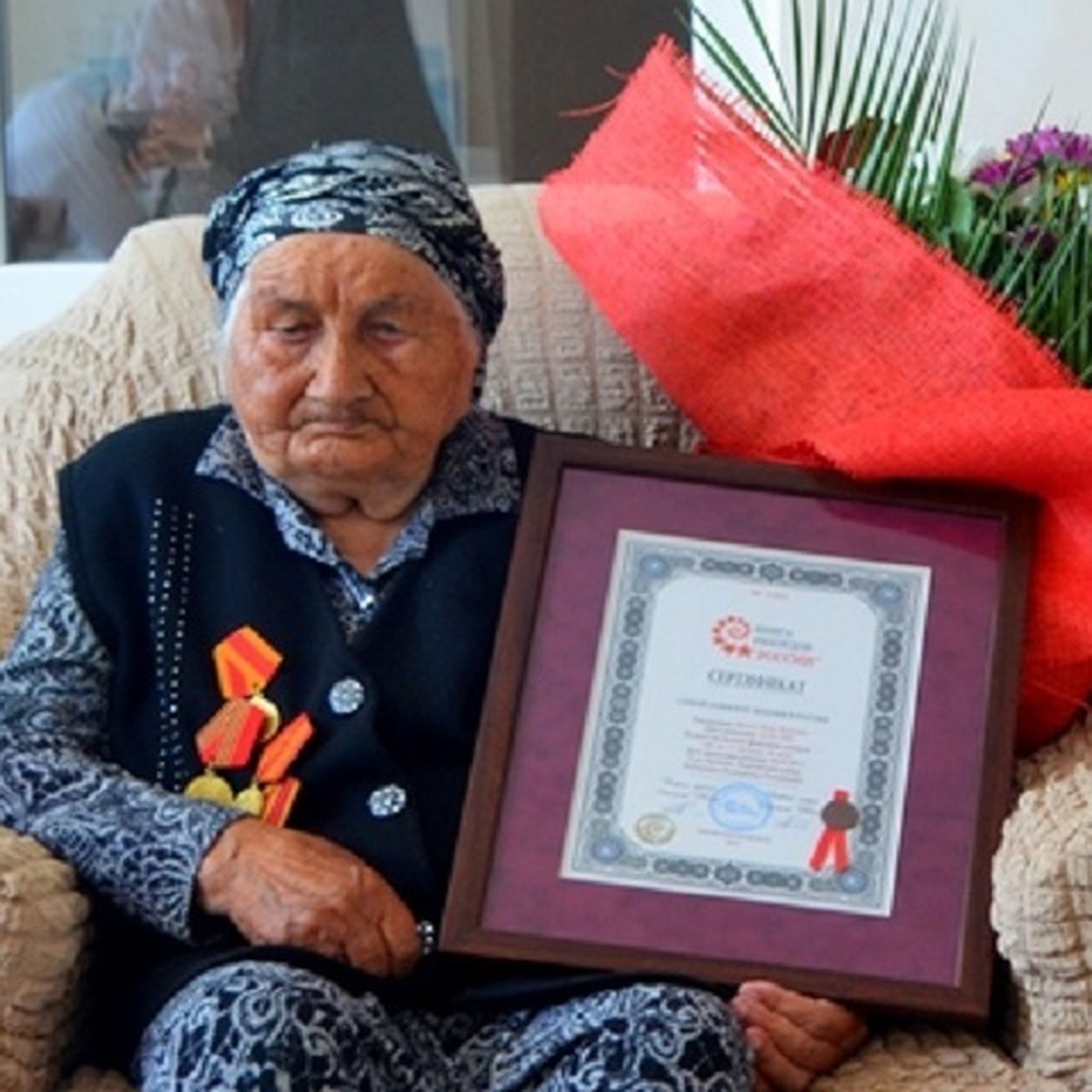 Керемет флирт хатшысы Шила Стилспен кеңседегі секс