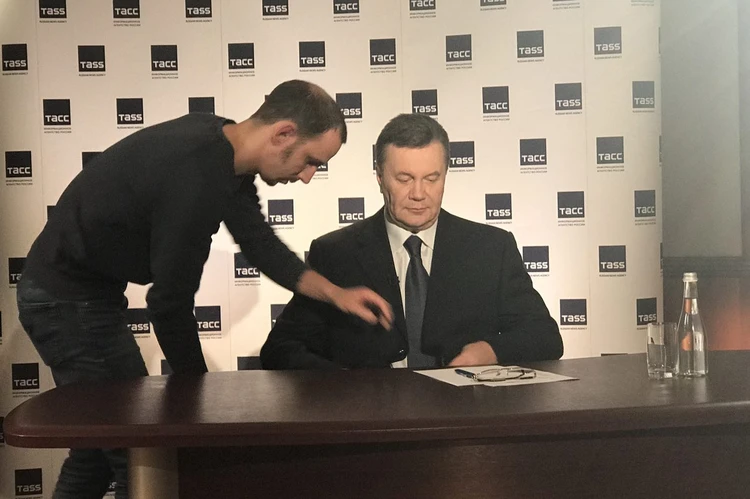 Янукович - "КП": "Я был, есть и буду в политике"