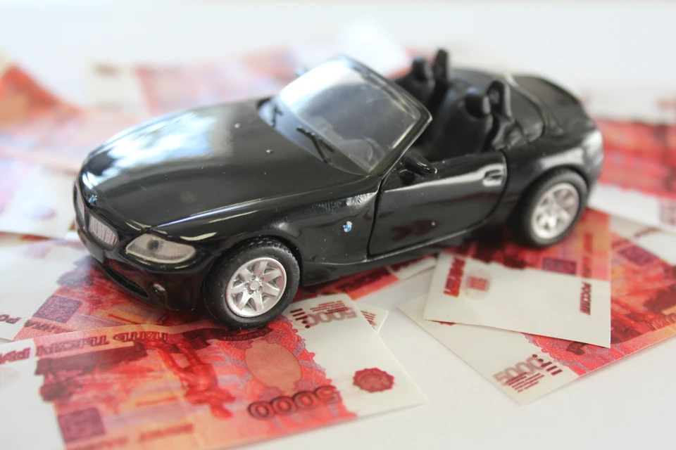 После 2013 года владельцы автомобилей стоимостью свыше 3 млн рублей должны платить транспортный налог с учетом повышающих коэффициентов.