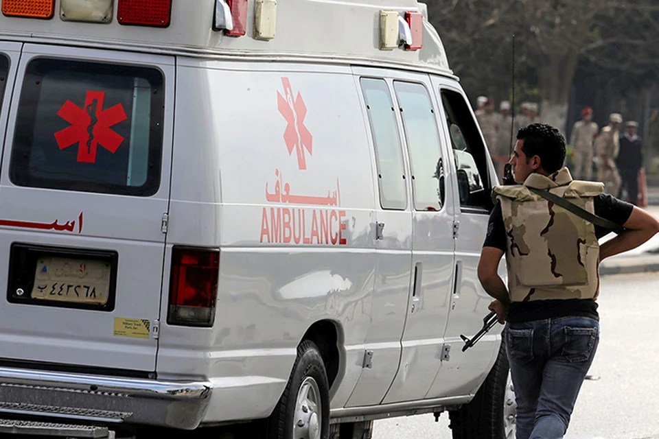 Сейчас все пострадавшие находятся в местной больнице, а нападавшего допрашивают сотрудники египетского МВД