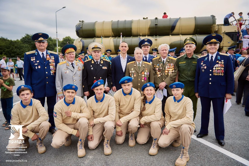 Космических войск вкс. Военно космические войска. Военно-космические силы России. Воздушно-космические силы РФ. Форма воздушно космических войск.