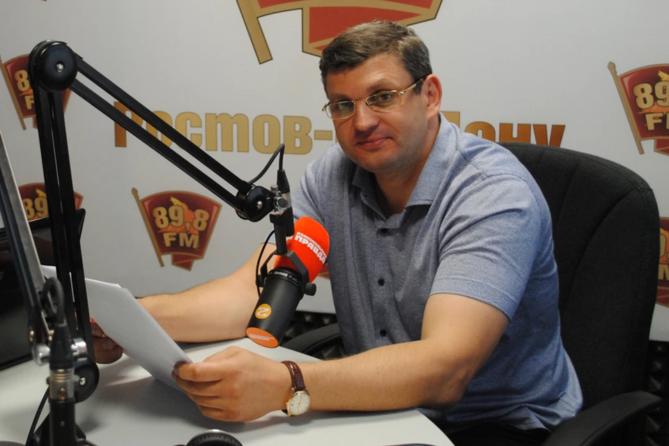Виталий Финенко в студии радио "Комсомольская правда Ростов". Фото Галия Габрилян.
