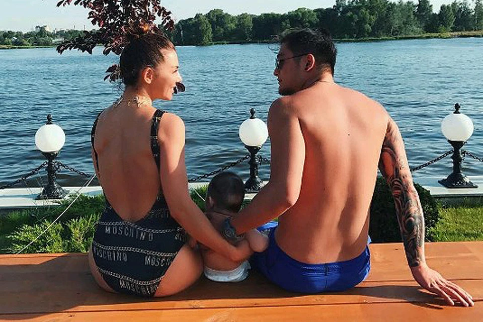 Седокова опубликовала трогательное фото с сыном, которого держит вместе с Анатолием Цоем