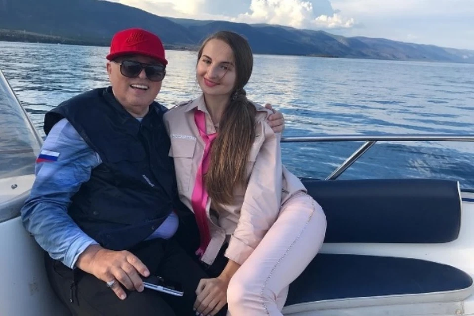 Модельер Вячеслав Зайцев поправляет здоровье на Байкале. ФОТО: Инстаграм Ксении Гендиной