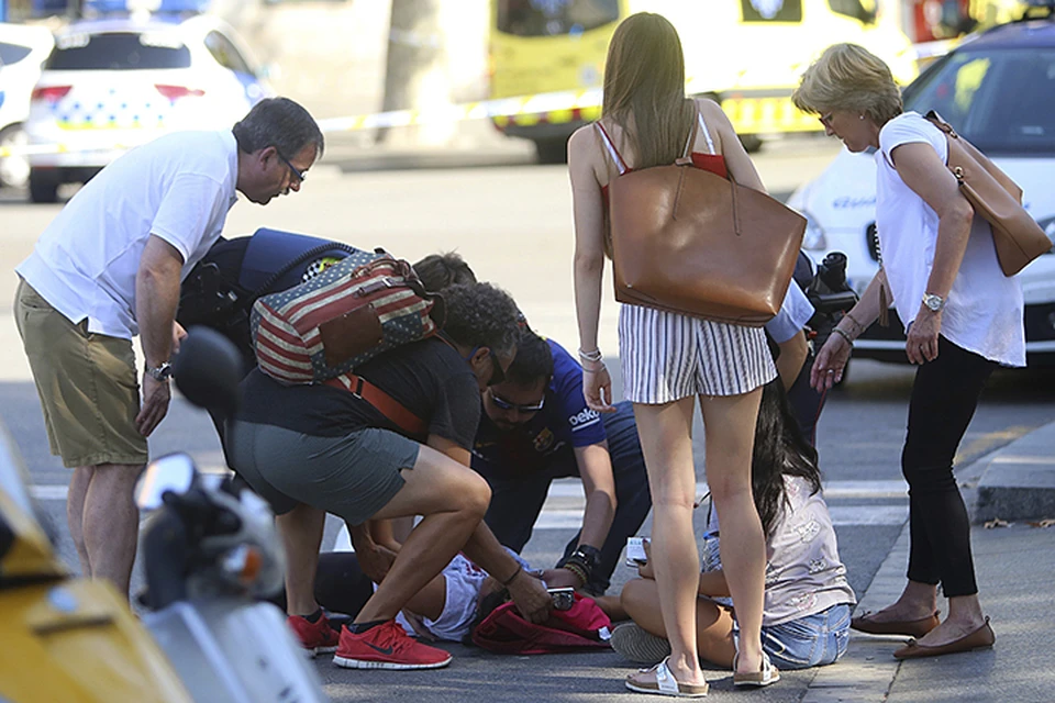 Представитель испанской службы гражданской обороны сообщил, что при нападении в Барселоне погибли или были ранены граждане не менее 18 стран