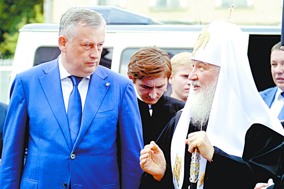 Губернатор Ленобласти и патриарх первыми поздравили жителей Выборга с Днем города.
