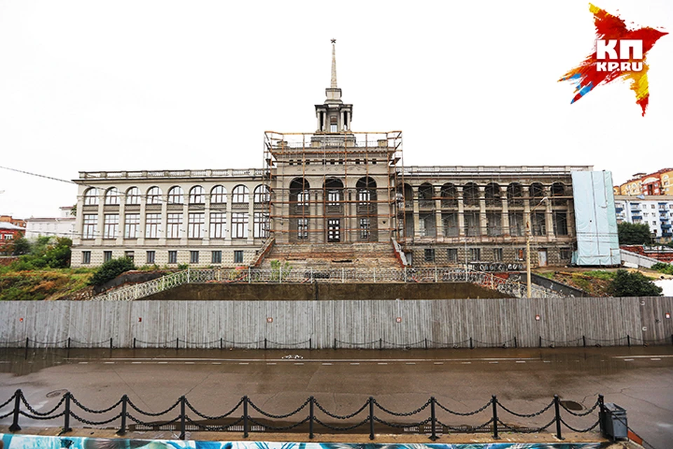 Новый собственник здания, ООО «База Крастехснаб», купил его за бесценок – 133 миллиона рублей