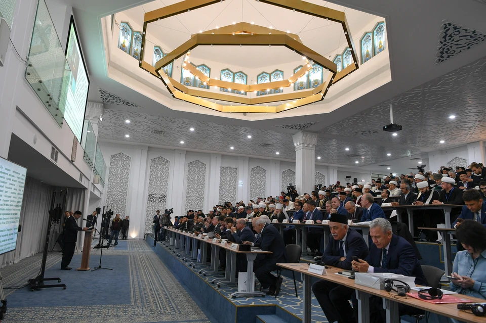 Участникам церемонии открытия зачитали приветственную телеграмму Президента России. Фото: Марсель БАДЫШКИН