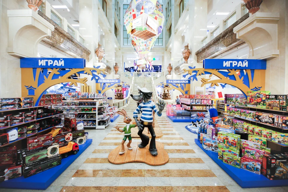 В магазине ребят всегда ждут любимые герои сказок и мультфильмов.