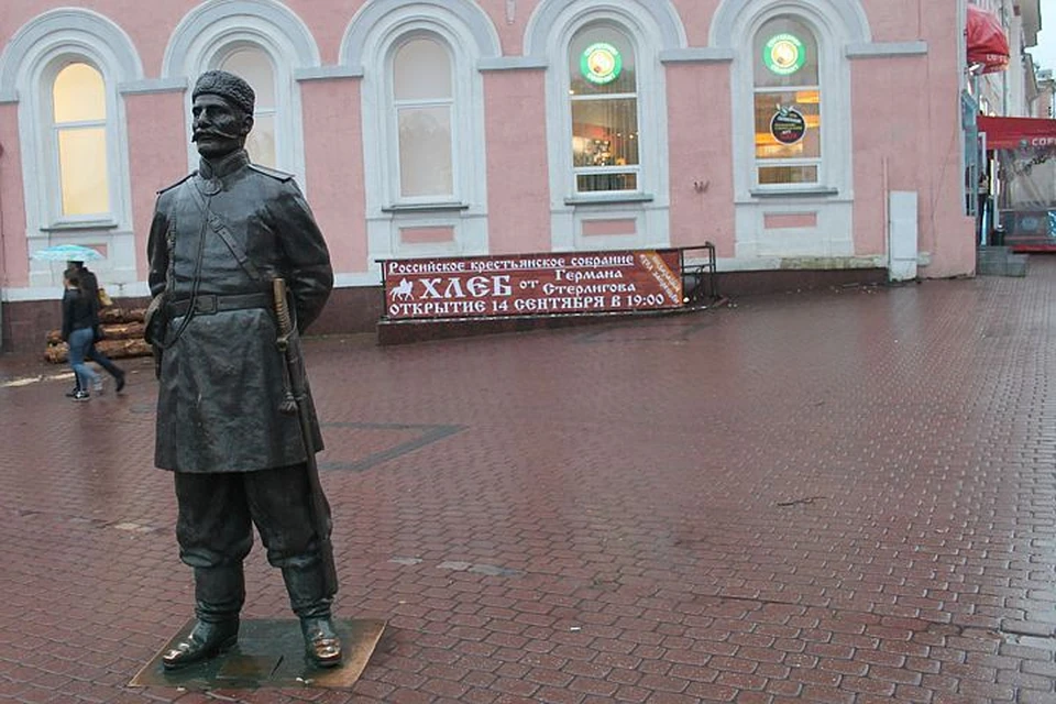 УФАС возбудит дело по поводу рекламы про «пи…сов» на площади Минина и Пожарского. Фото: Юрий ГОЛОВИН