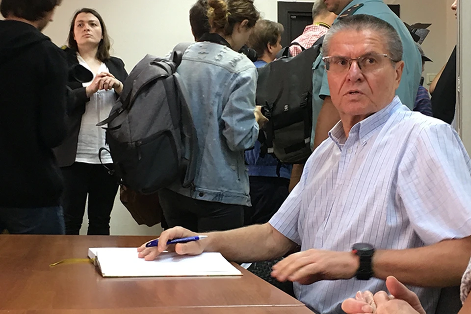 Журналисты вновь попросили Улюкаева почитать его стихи