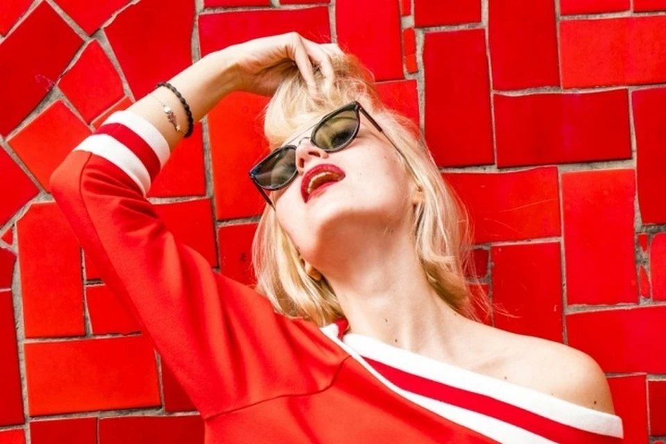 Полина гагарина клип 2022. Ру тв караоке вконтакте полина гагарина. Вк. Полина гагарина обложка сингла. Остров мечты концерт полины гагариной.