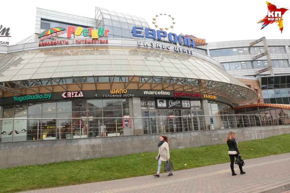 С жуткой трагедии в ТЦ "Европа", где подросток убил бензопилой одну женщину и ранил другую