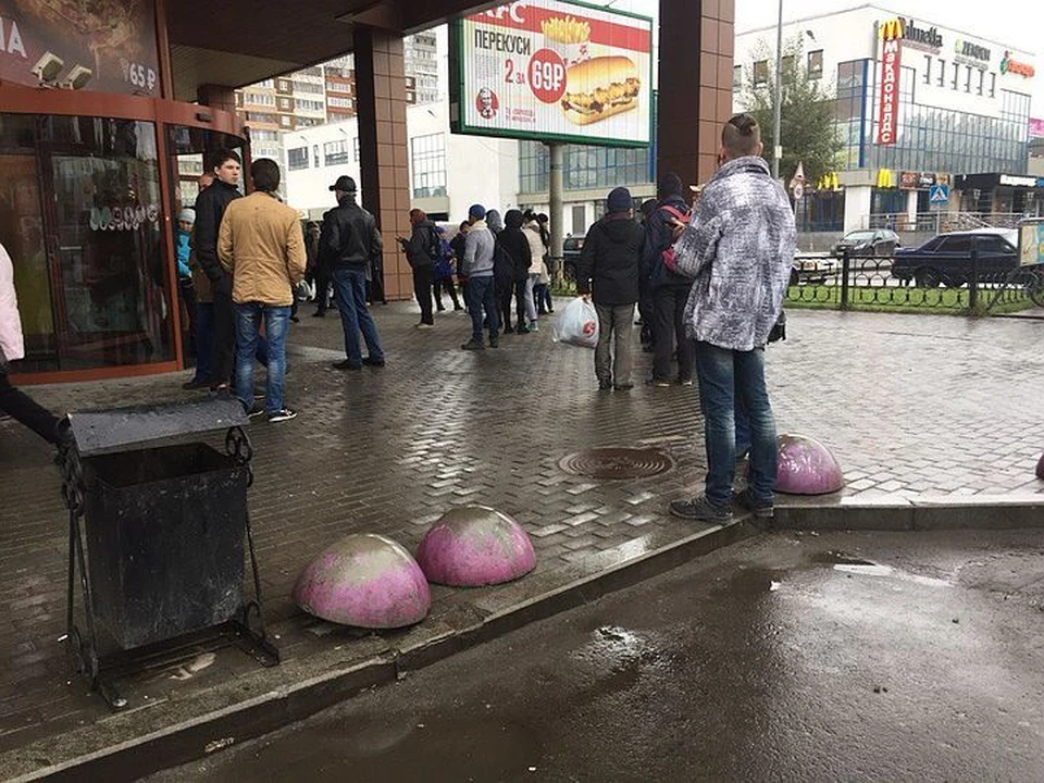 Торговые центры Екатеринбурга атаковали телефонные хулиганы.