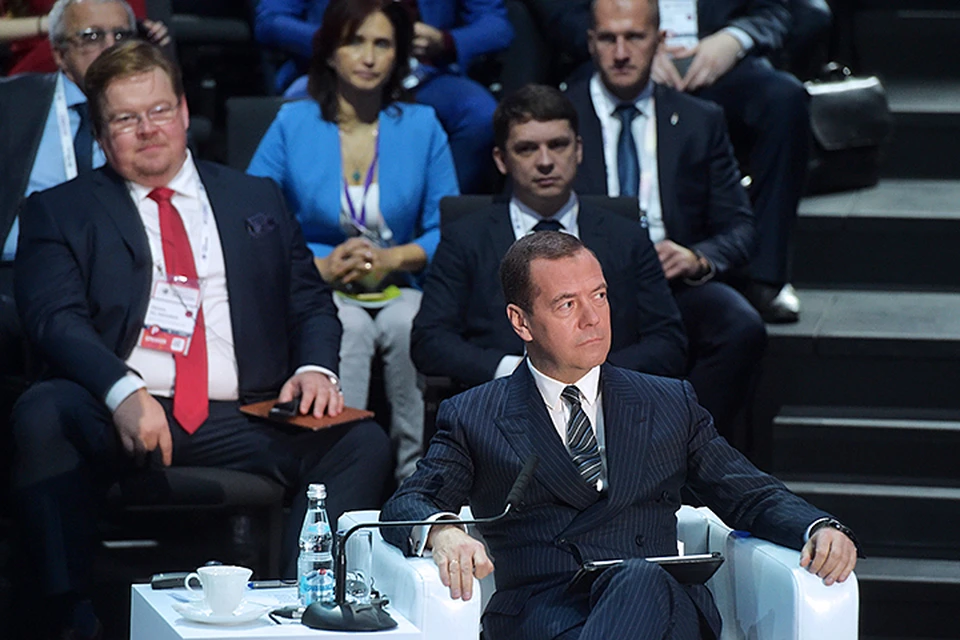 Дмитрий Медведев заявил, что Россия при развитии цифровых технологий не намерена обосабливаться от глобального рынка и будет продвигать свои разработки за рубежом. Фото: Александр Астафьев/ТАСС