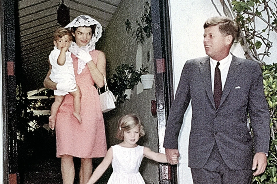 Джон и Жаклин Кеннеди с детьми. Фото: Polaris/East News