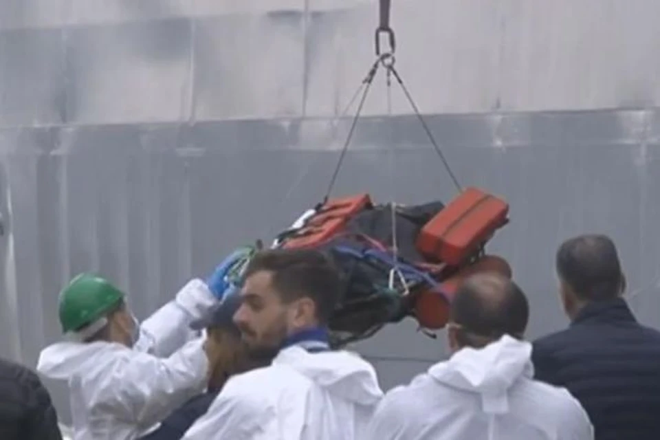 Тела убитых девушек были доставлены в южный порт итальянского города Саперно