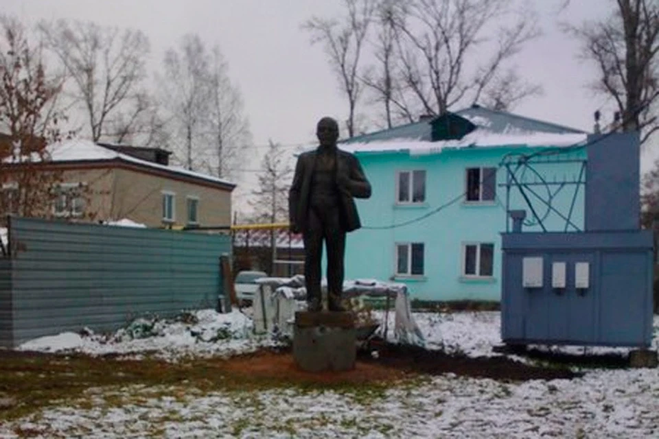 Четырехметровый Ленин на бетонном кольце вместо постамента Фото: vk.com/public62586067