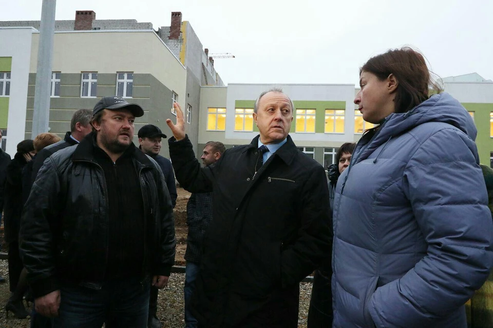 Валерий Радаев проверил строительство школы в Новосоколовогорском поселке.