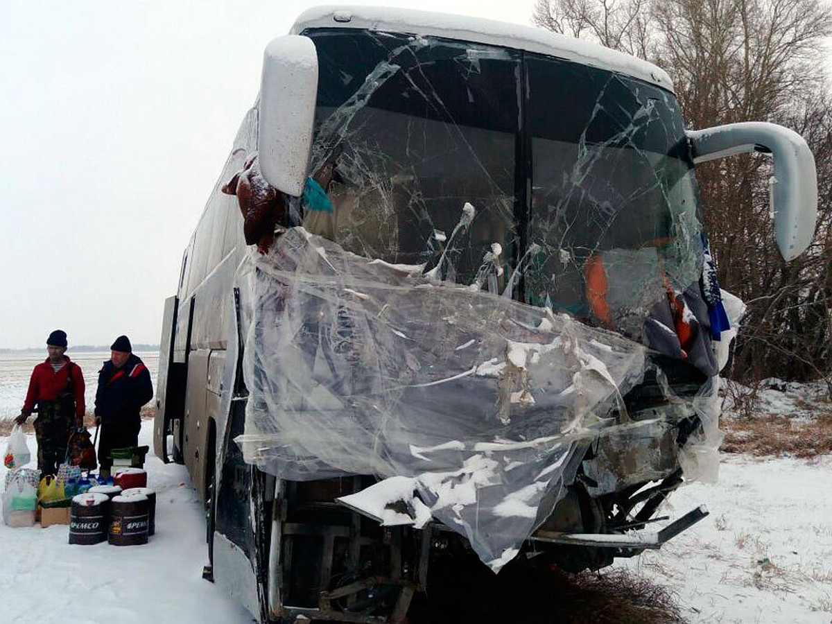 На Алтае после жуткой аварии три человека живут в автобусе - KP.RU