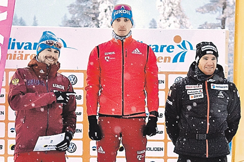 Отстраненный от Олимпиийских игр Евгений Белов (в центре) на днях выиграл международные соревнования в Швеции. Слева от него - Сергей Устюгов, справа - Мартин Сундбю.