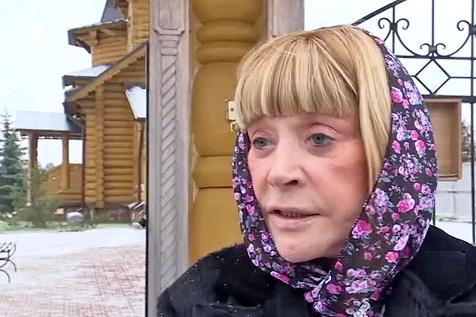 Алла Пугачева после венчания: в скромном платочке и без косметики. Фото: Телеканал НТВ