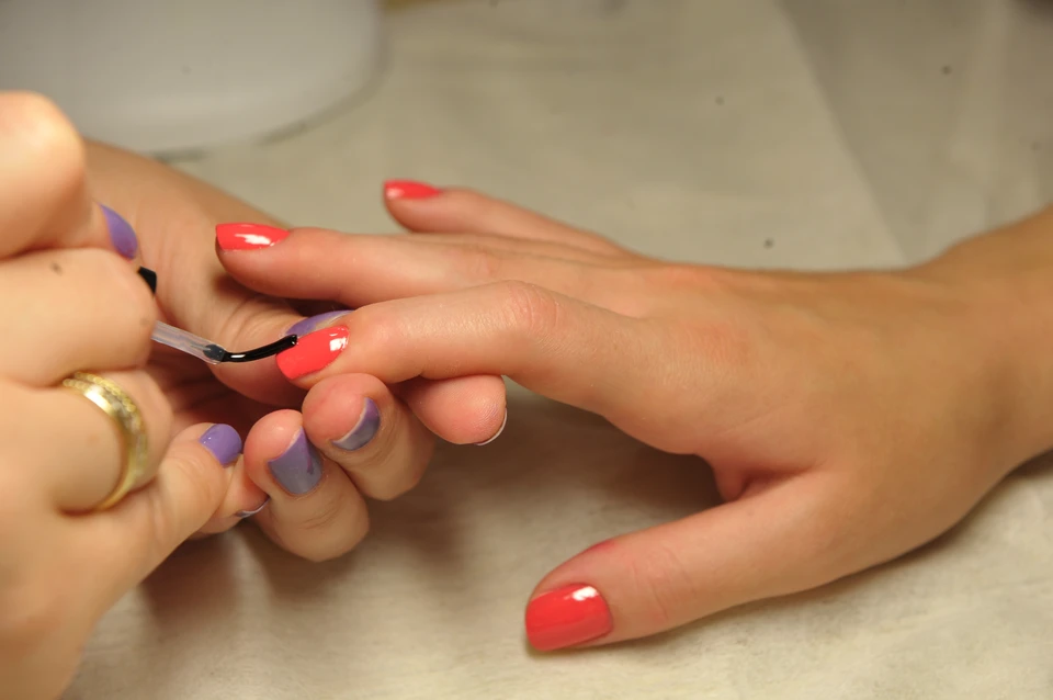 «Коронавирусный» маникюр: новый тренд в мире ногтевого дизайна