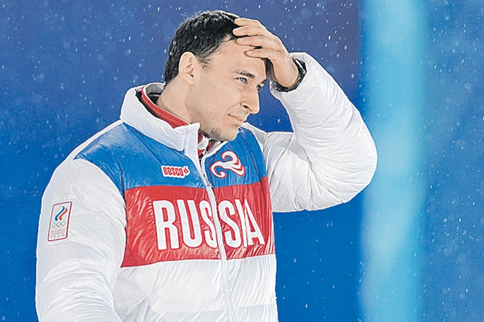 У завершившего карьеру бобслеиста Алексея Воеводы отняли два «золота» Сочи-2014 и дисквалифицировали.