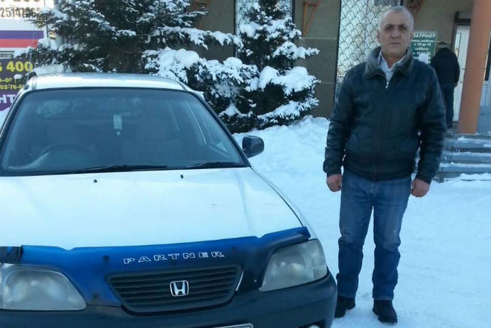 Азамжон Жалилов не испугался повредить свою машину ради спасения мальчика. Фото: Дилшодбек Садыкахунов.