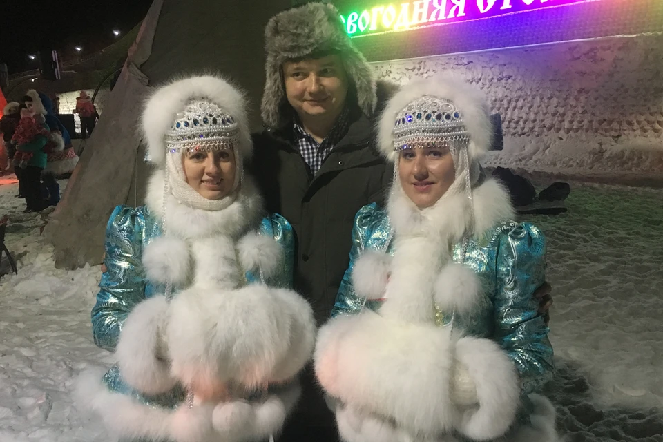 Корреспондент «КП», встретив на Чумовой улице сразу двух Снегурочек, загадал между ними желание