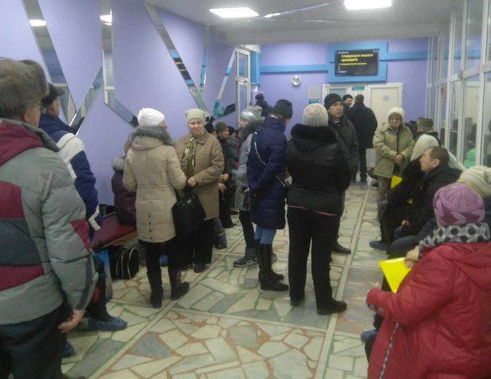 Пациентов в очереди много, за месяц набегает приличная сумма. Фото: пользователь Hinducoder/pikabu.ru.