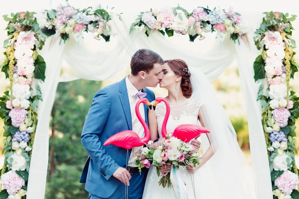 В день свадьбы фламинго были везде, потому что они символ исполнения желаний. Фото: Яна Жаринцова.