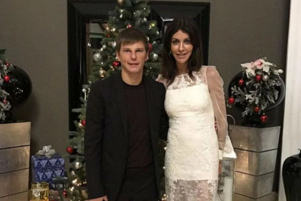 Алиса Аршавина с мужем Андреем перед новогодними праздниками. Фото: страница героя публикации в социальной сети.