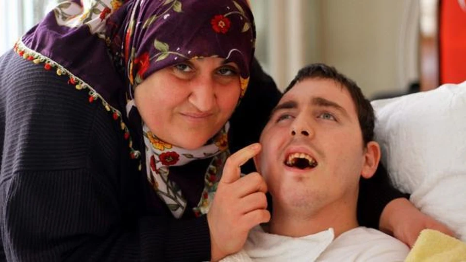 Умер, проживший в Турции, парализованный и потерявший память парень.